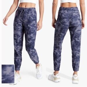 Athleta Farallon Printed Jogger, Inversion Medieval Violet Size 20